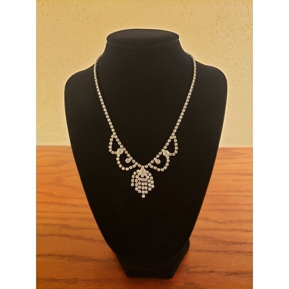 Vintage Rhinestone Necklace Clear Stones Round Waterfall Style 15 inch - Picture 2 of 5